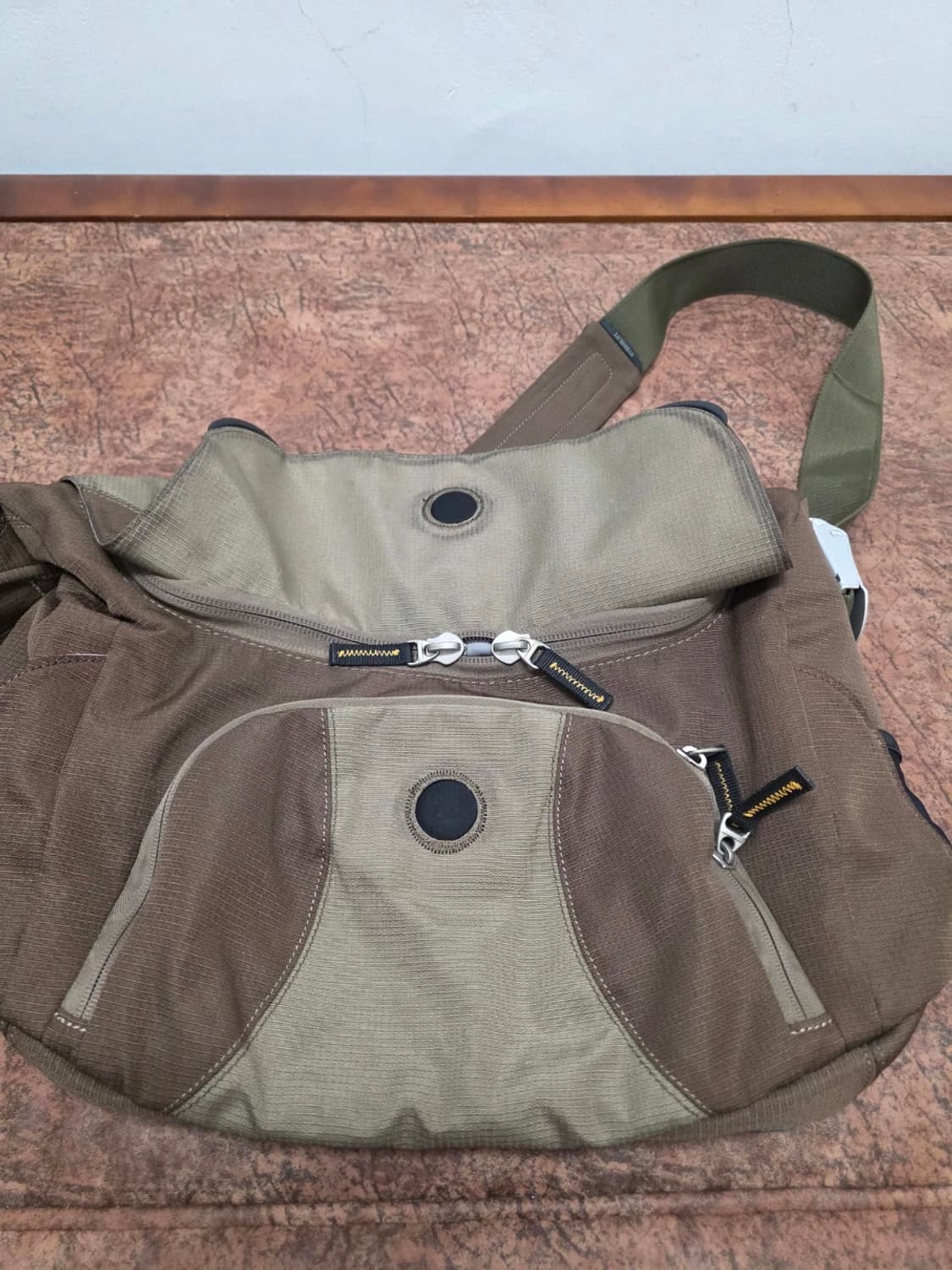 KEEN 킨 메신저백 크로스백 상품이미지6