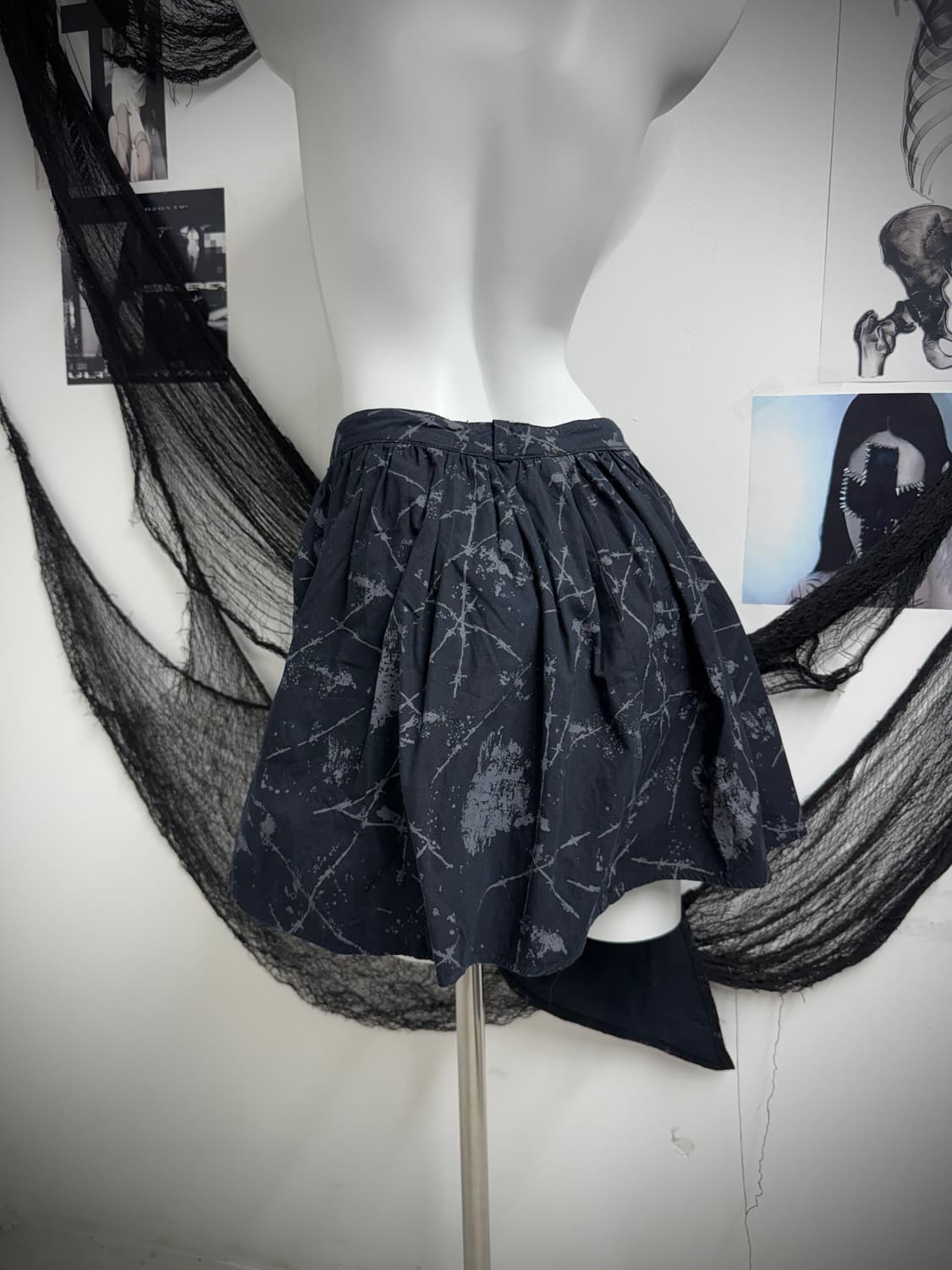Body line pin detailed flare skirt 상품이미지4