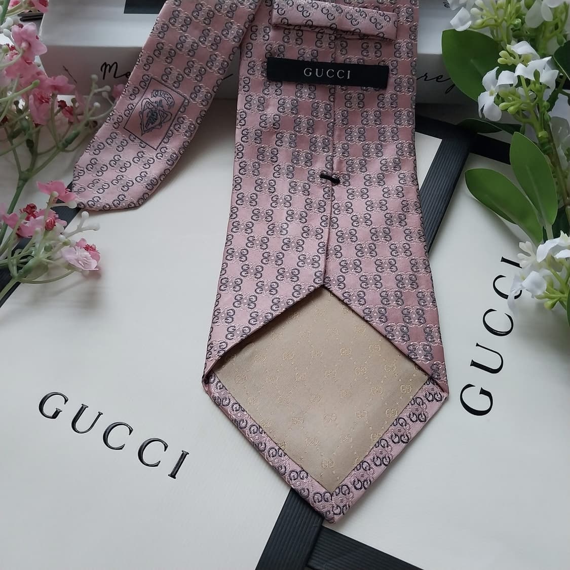 구찌 실크 핑크 자카드 로고 패턴 넥타이 9.6cm A+등급 K1794
 상품이미지7
