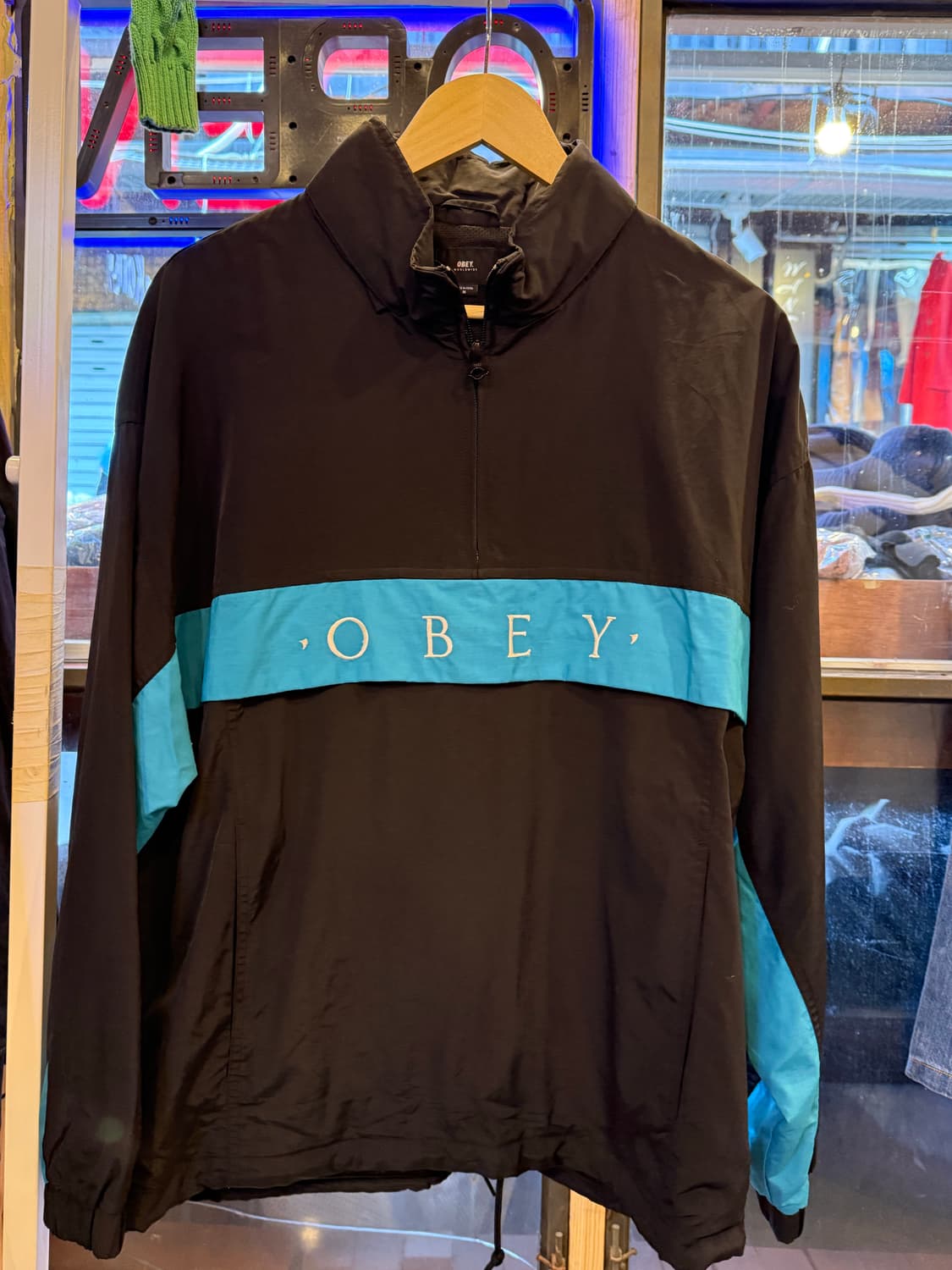 오베이 블랙 반집업 아노락 상품이미지1