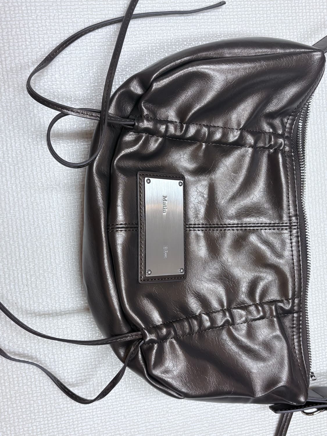 마뗑킴 셔링 리본 라운드 숄더백 브론즈 브라운  상품이미지2