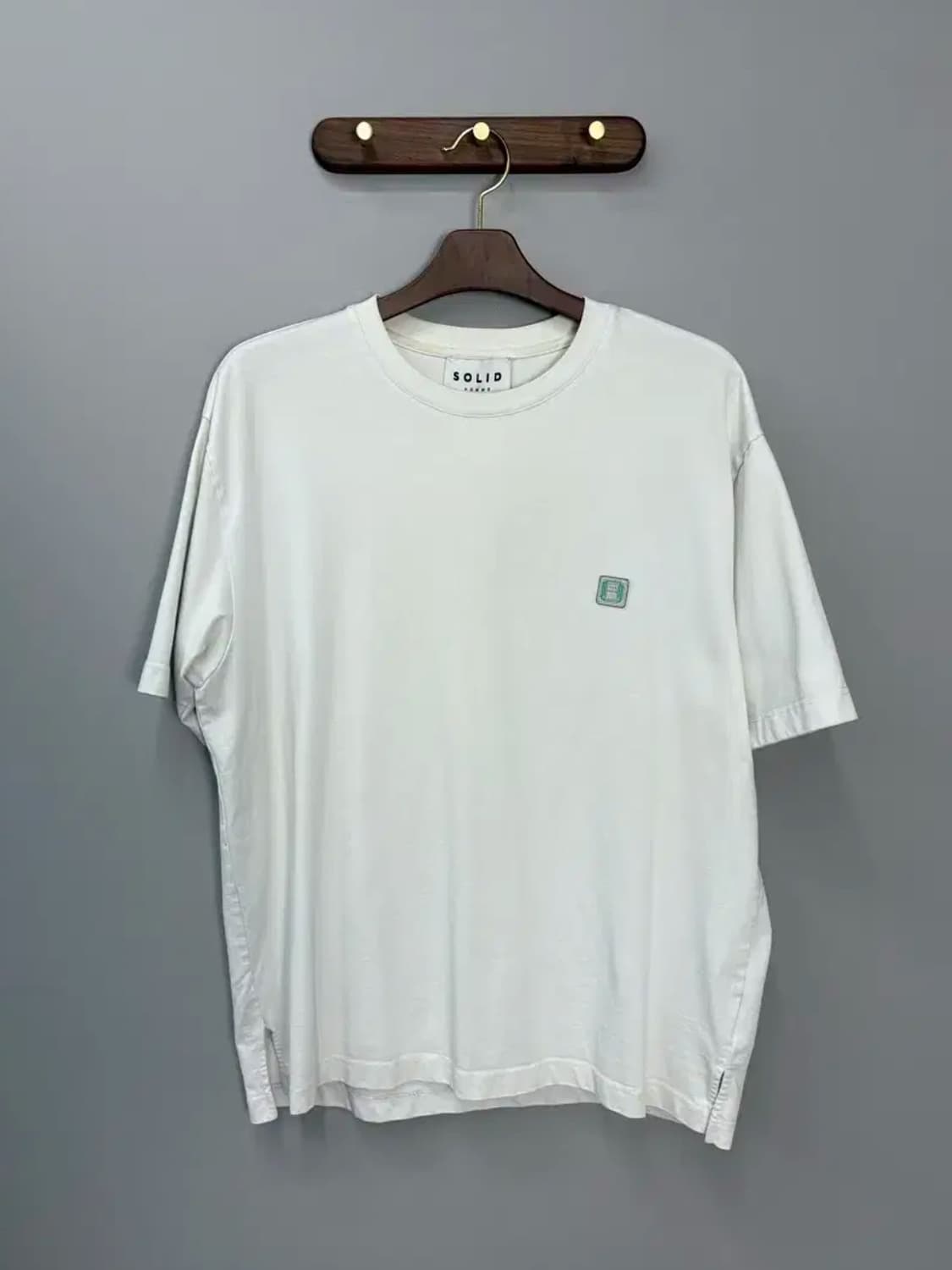 솔리드옴므 네온 백로고 반팔 티셔츠 상품이미지2