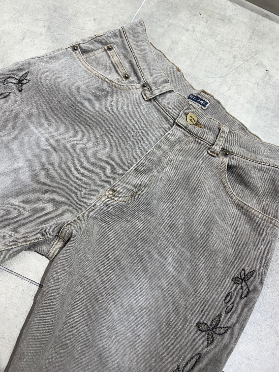 Petit chien 꽃 자수 부츠컷 흑청 데님팬츠 상품이미지3