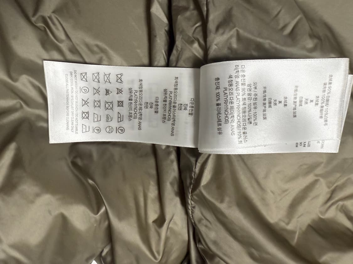 Burberry 카키 패딩 S – 여성스러운 벨트 디테일 상품이미지7