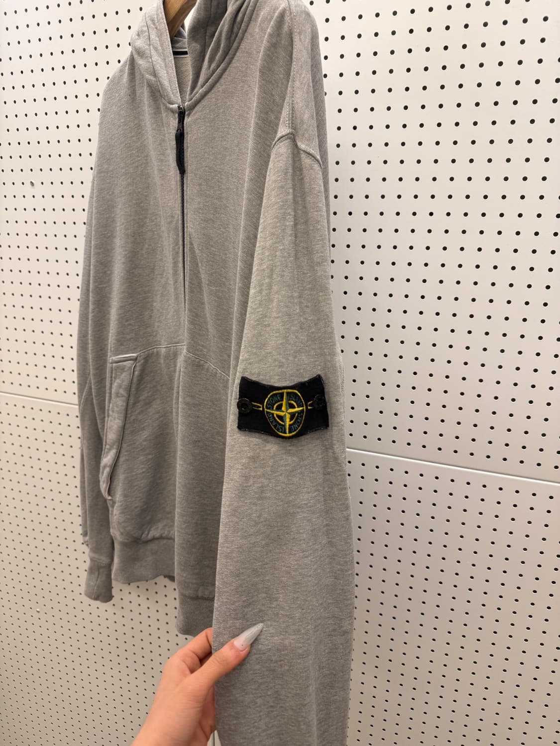 스톤 아일랜드 그레이 컴퍼스 패치 집업 후드 U631 상품이미지4