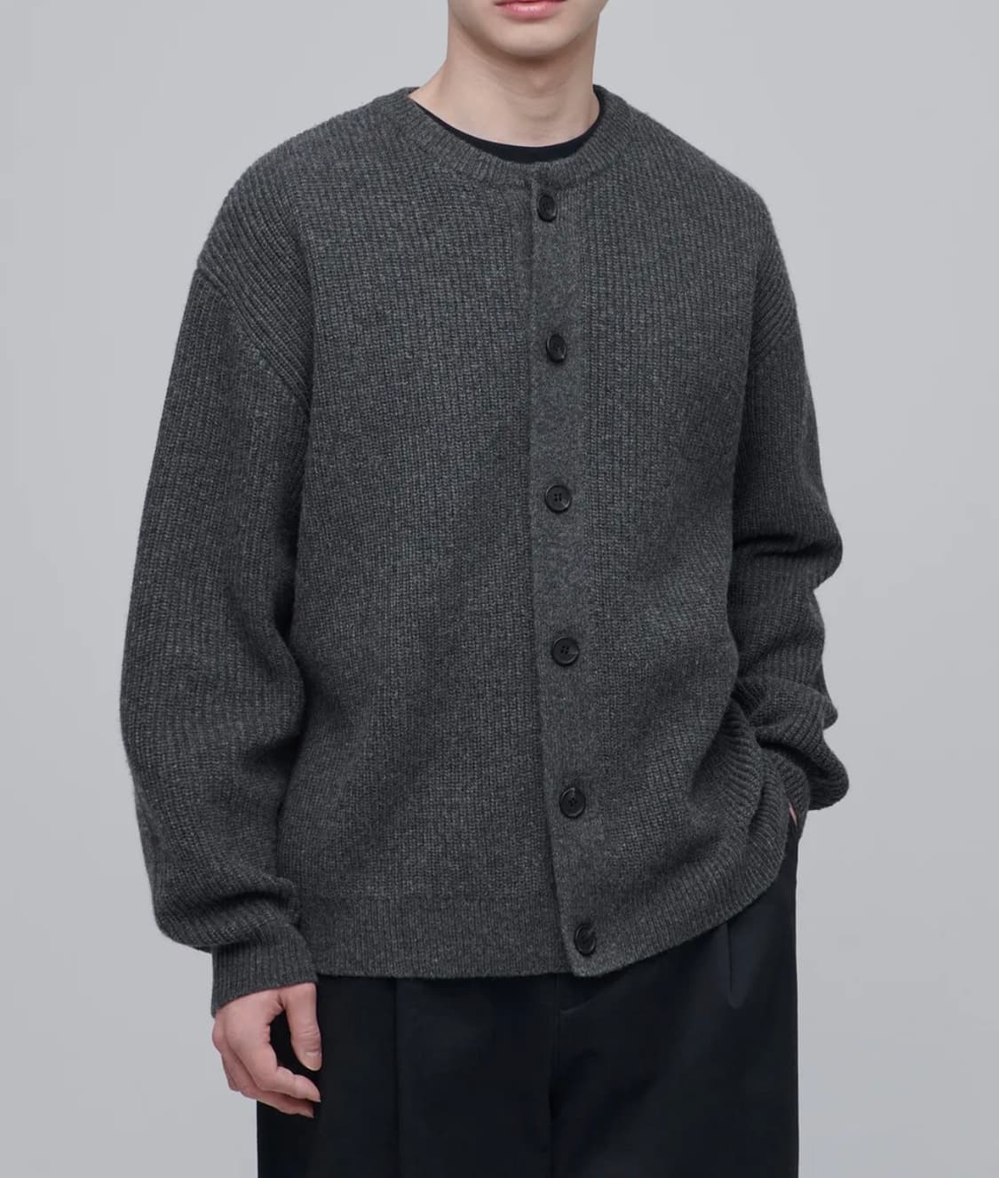 (L) 무탠다드 릴렉스드 리브드 라운드 넥 가디건 [미디엄 그레이] 상품이미지1