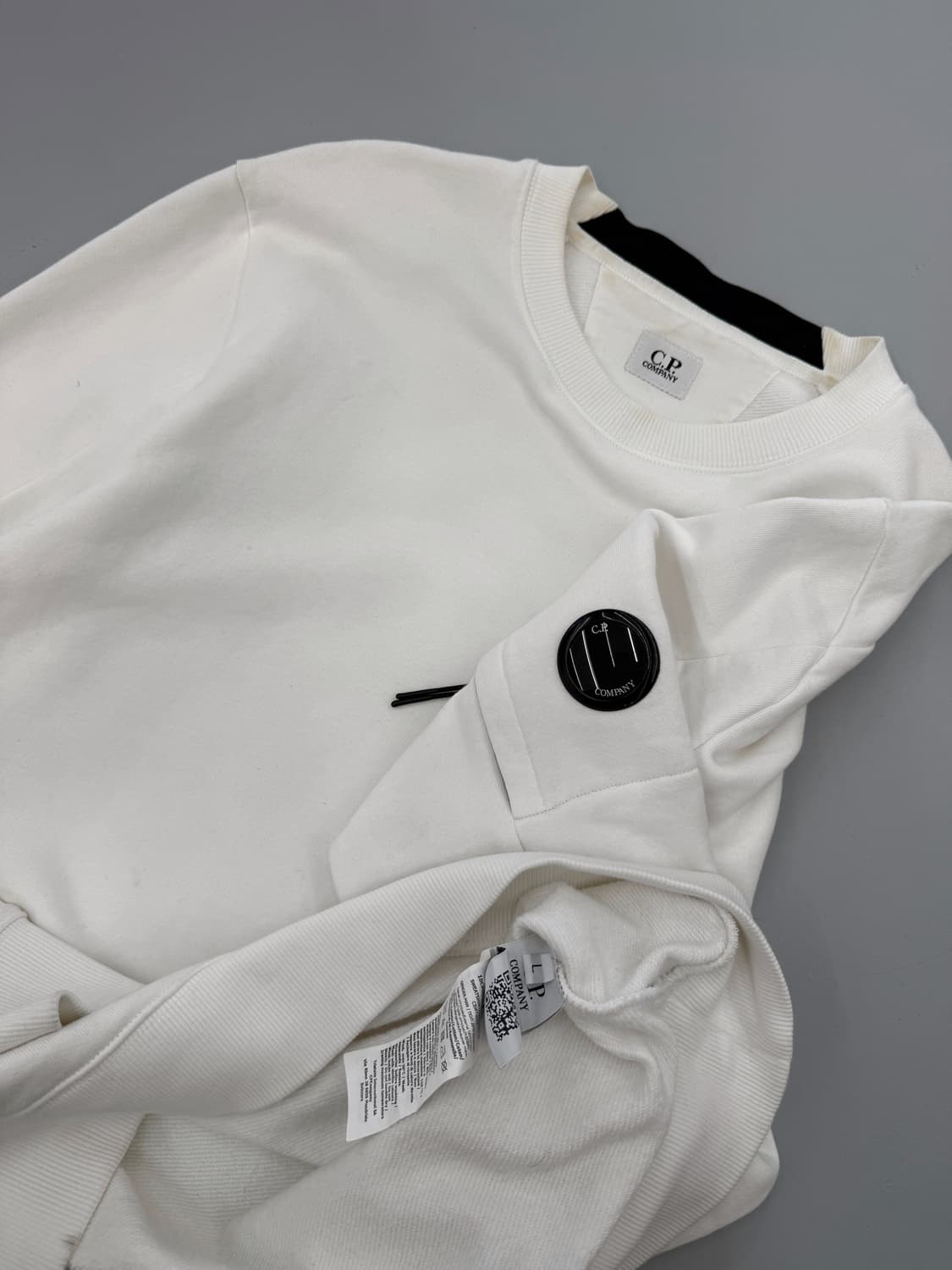 CP컴퍼니 루즈핏 렌즈와펜 화이트 스웻셔츠 상품이미지2