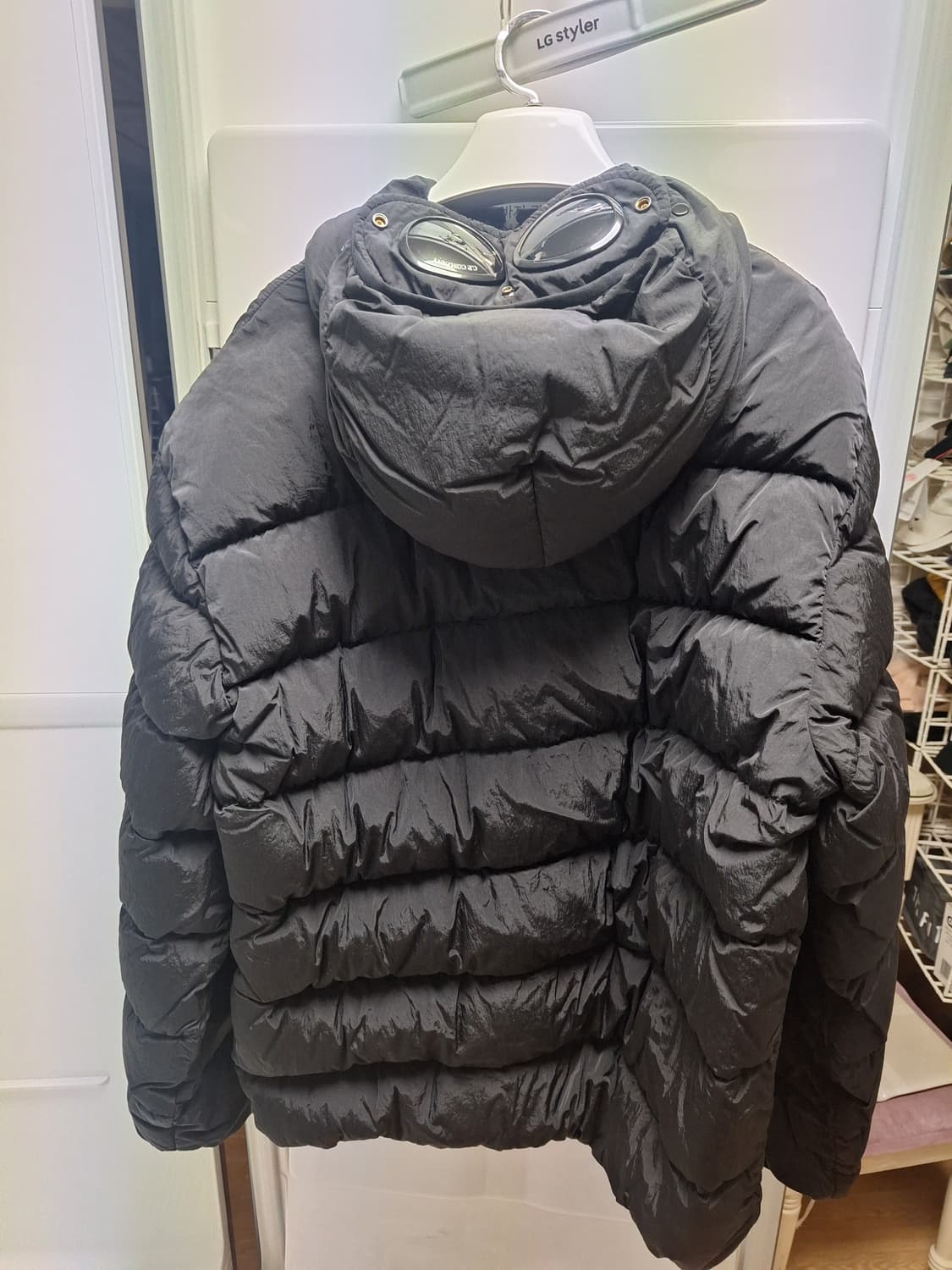 (XXL) cp컴퍼니 24fw 크롬-r 고글 다운 자켓 블랙 상품이미지2