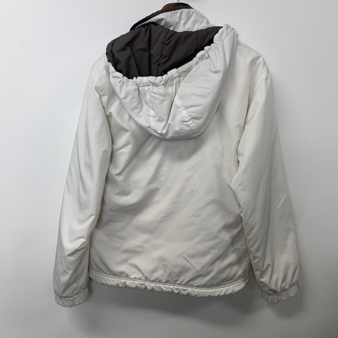 엄브로 로고 화이트 후드 점퍼  상품이미지3