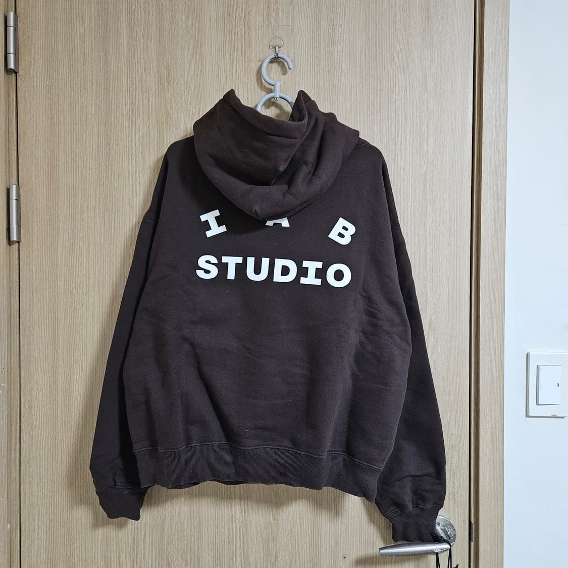 아이앱 후드티 브라운 상품이미지3