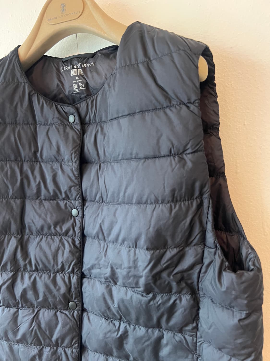 유니클로 여성 블랙 다운패딩조끼 경량패딩조끼 상품이미지4