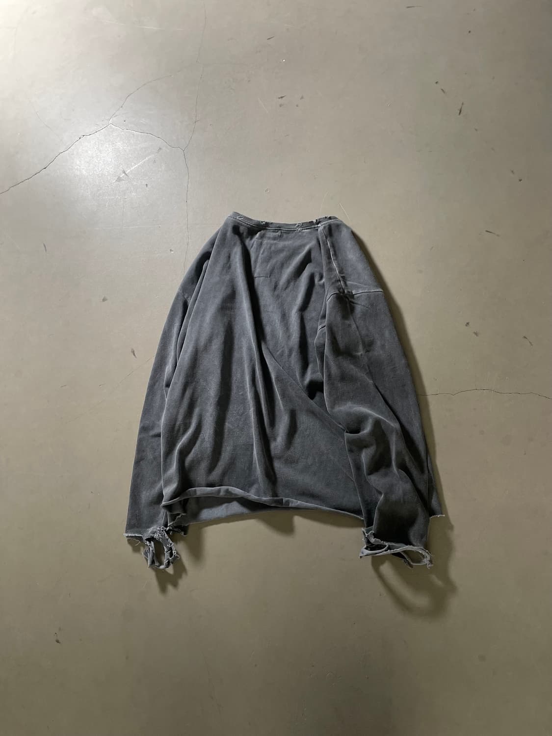 KZ Atelier Distressed Long Sleeve Tee 상품이미지2