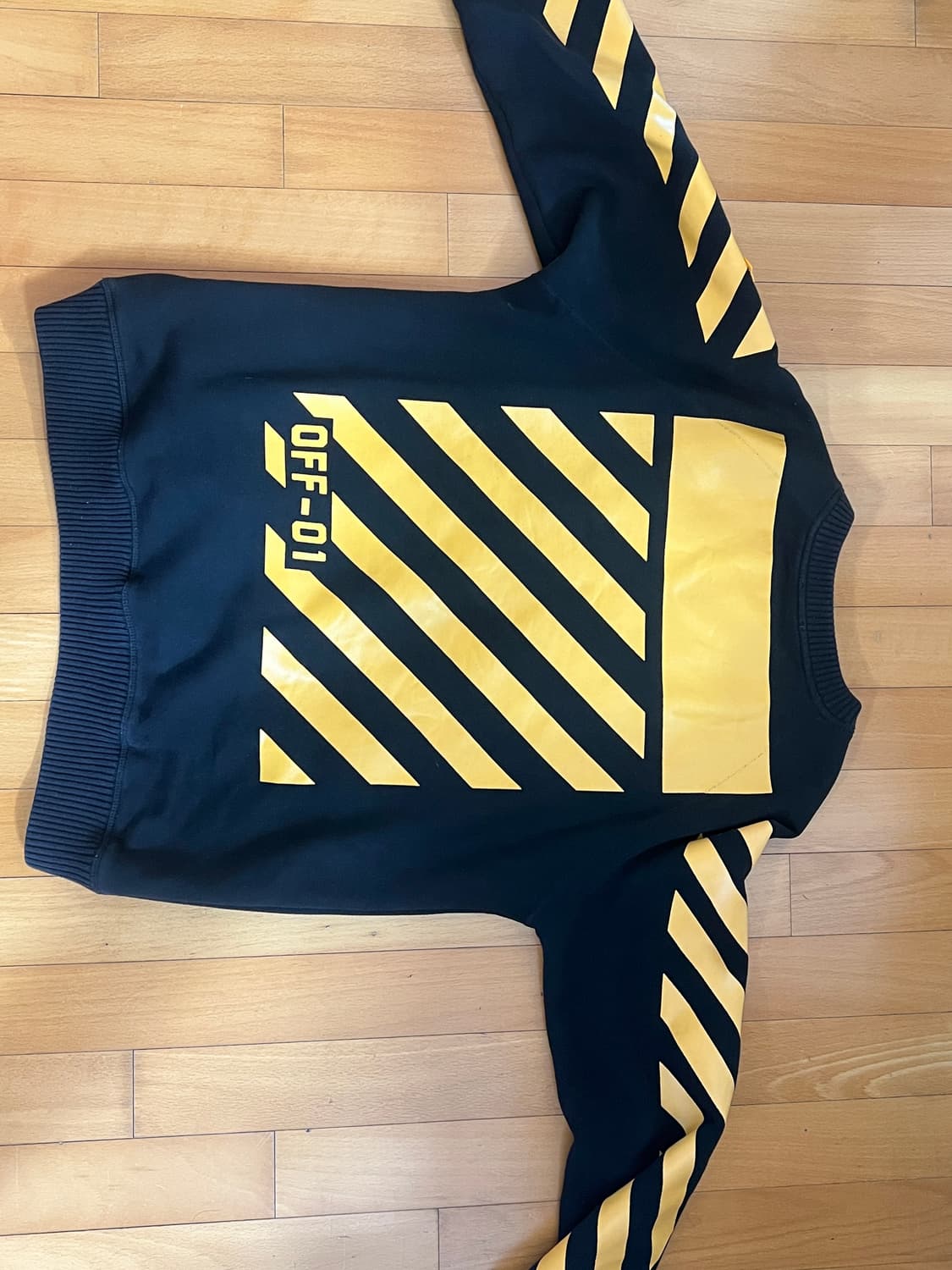 몽클레어 오프화이트 콜라보 맨투맨  상품이미지3