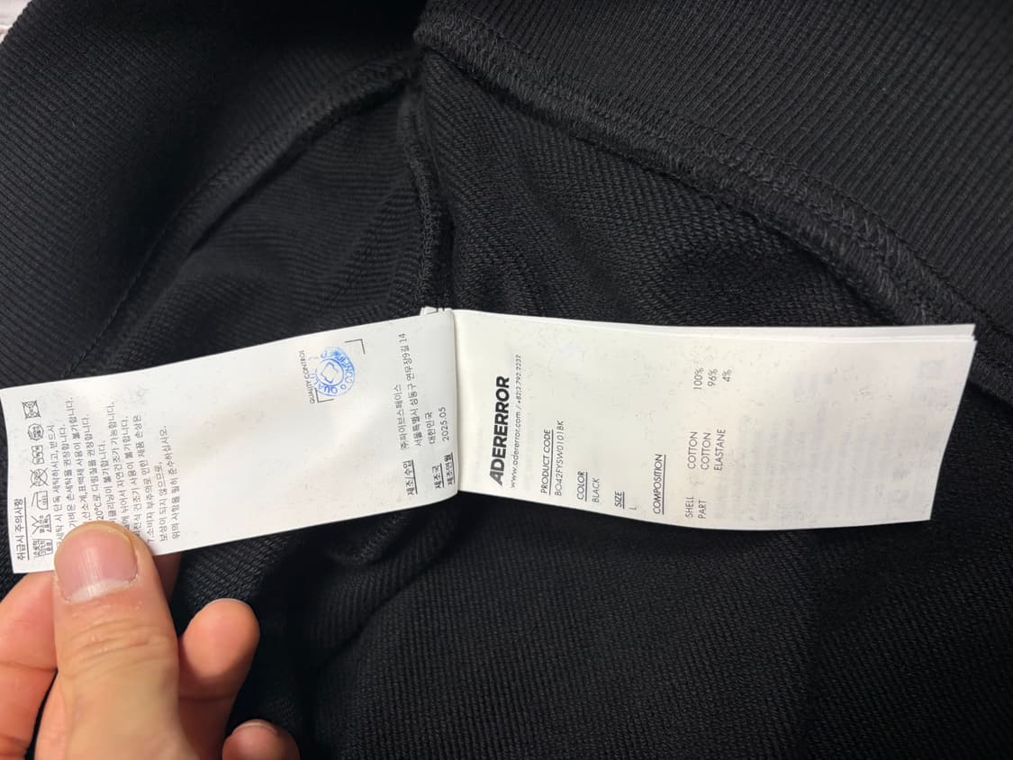 아더에러 검은색 맨투맨 상품이미지2