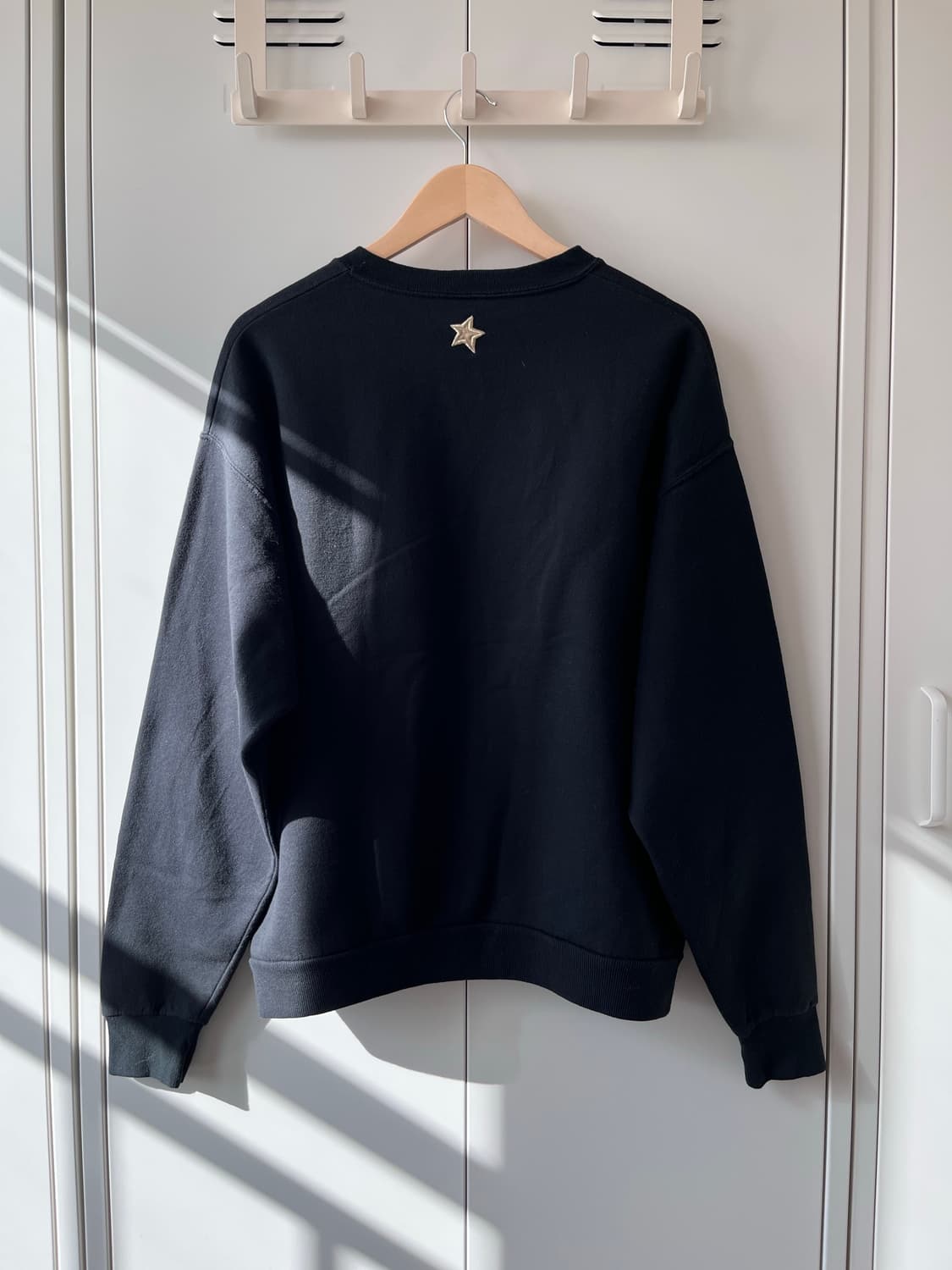 Jerzees 크리스마스 산타 자수 패치 오버핏 맨투맨 상품이미지9