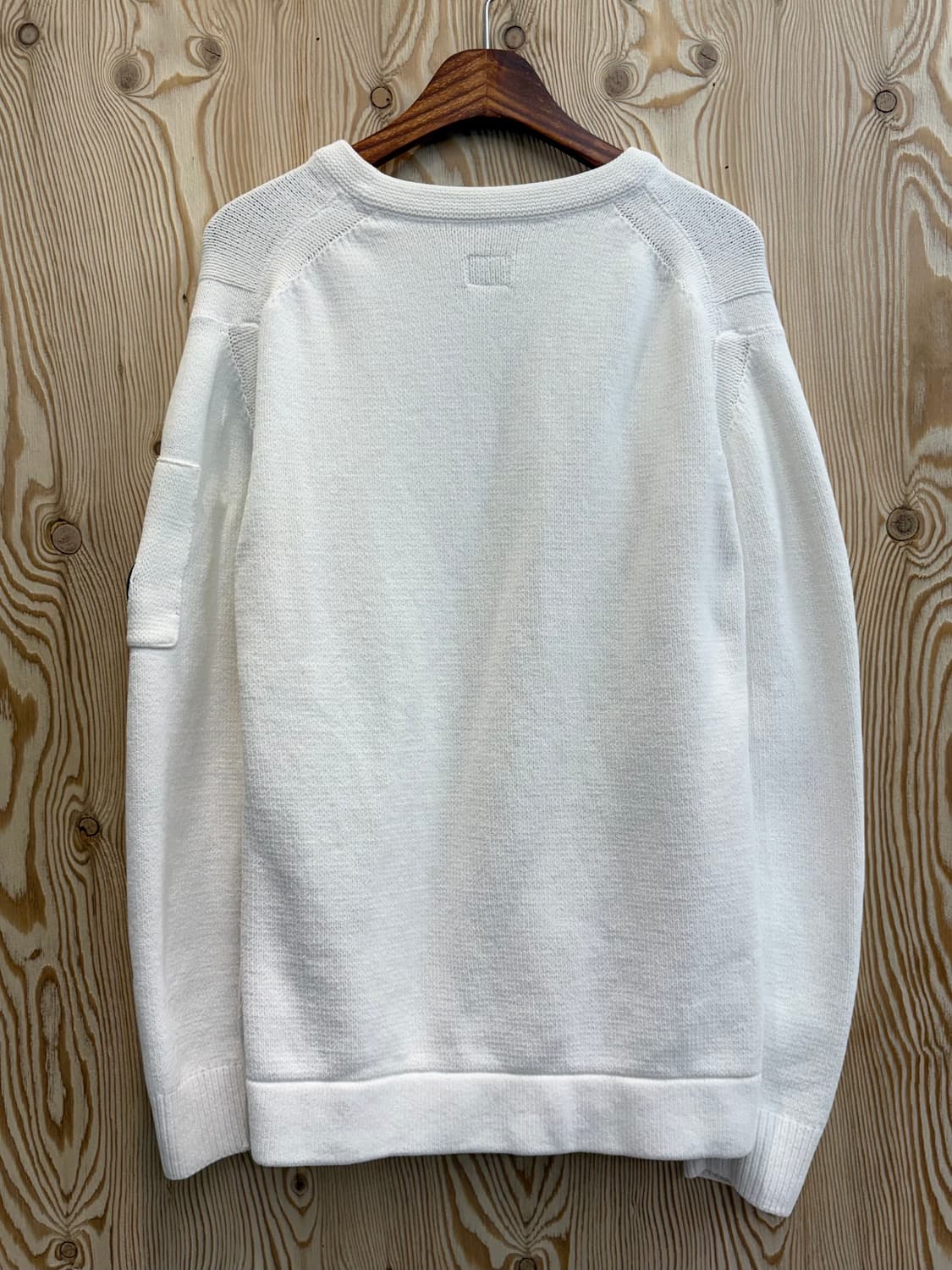 C.P. 컴퍼니 렌즈 와펜 크루넥 니트 상품이미지2