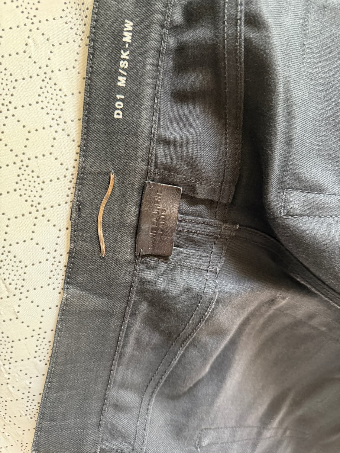 [30] 생로랑 디스트레스드 크롭 블랙진 상품이미지1