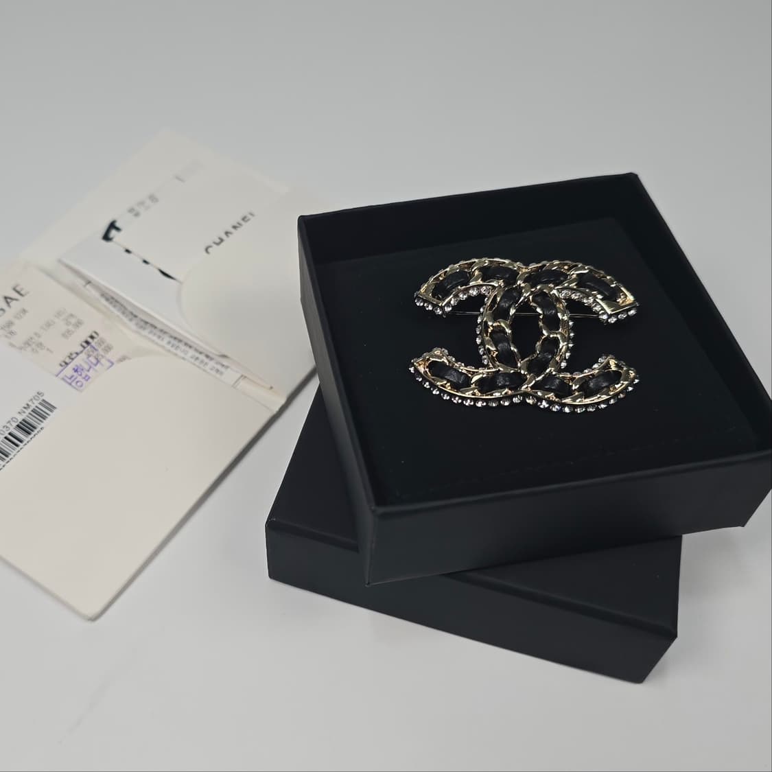 샤넬 CC 가죽 크리스탈 브로치 상품이미지1