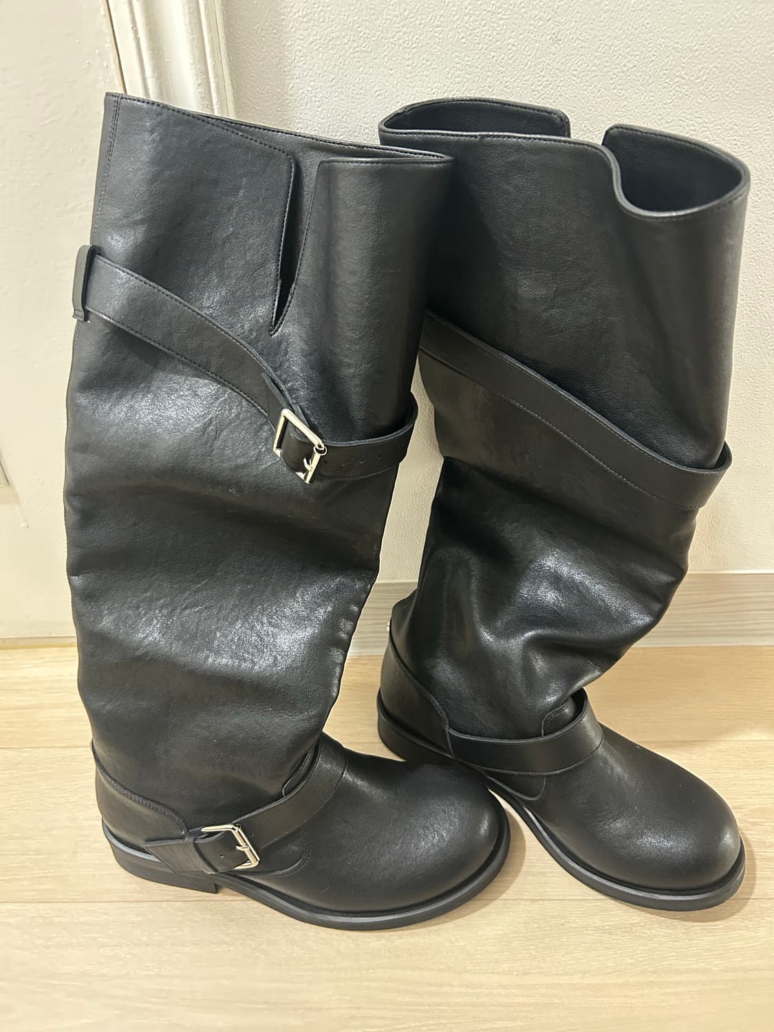 슈콤마보니 버클 슬라우치 롱부츠 상품이미지3