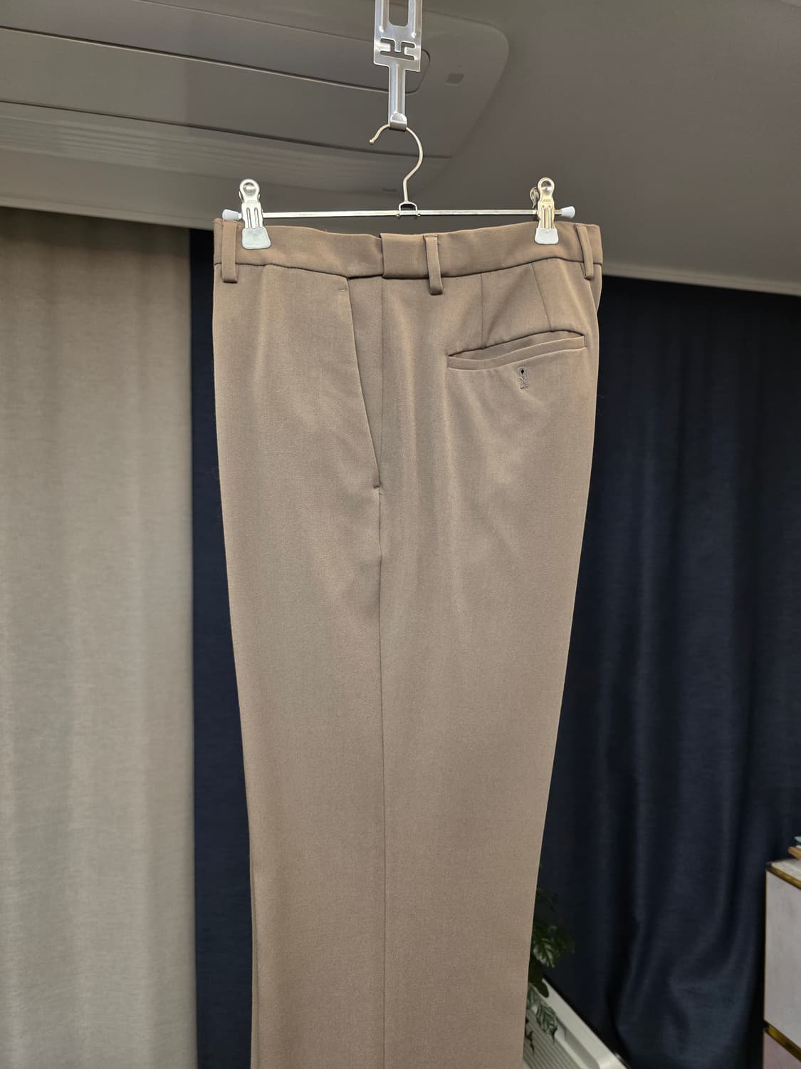 무신사스탠다드 / 세미 와이드 히든 밴딩 슬랙스 [더스티 베이지] / 3 상품이미지3