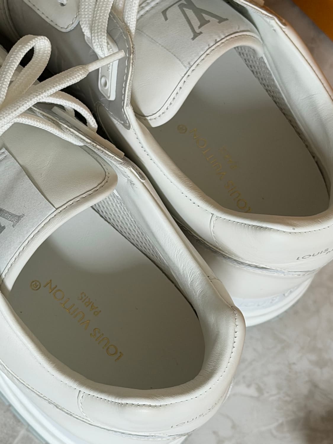 (1회 착용, 새상품급) 루이비통 런 어웨이 화이트 스니커즈 8사이즈 상품이미지5