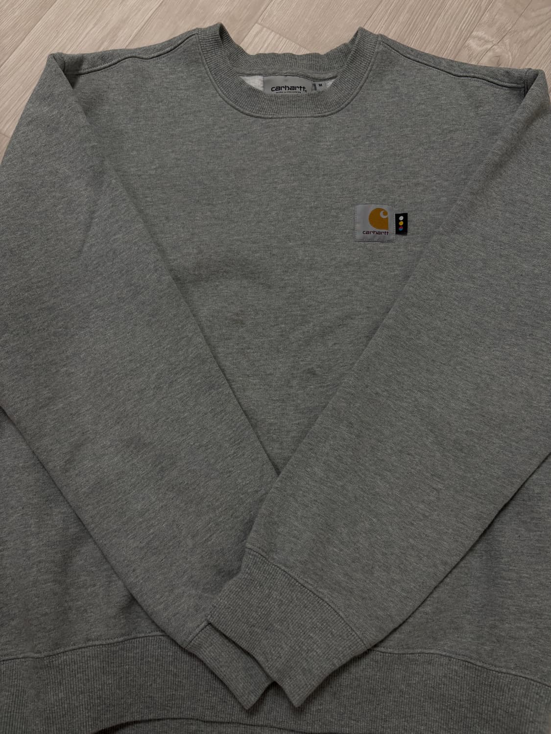 칼하트 wip 아이앱 스튜디오 콜라보 맨투맨 상품이미지1