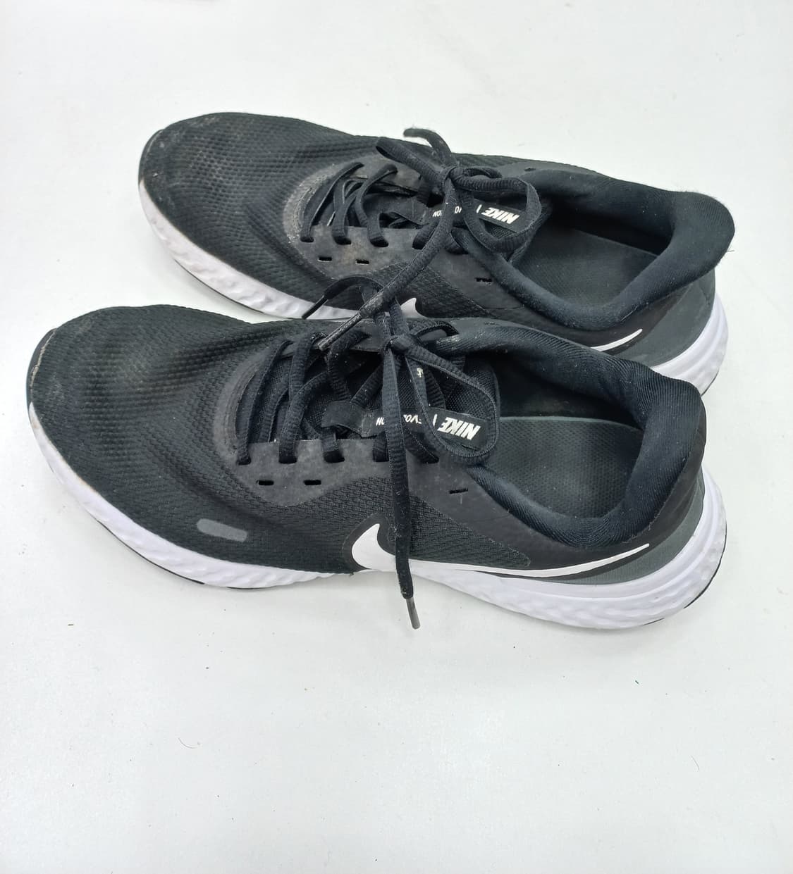 나이키 레볼루션 5  블랙/화이트 285mm 상품이미지1