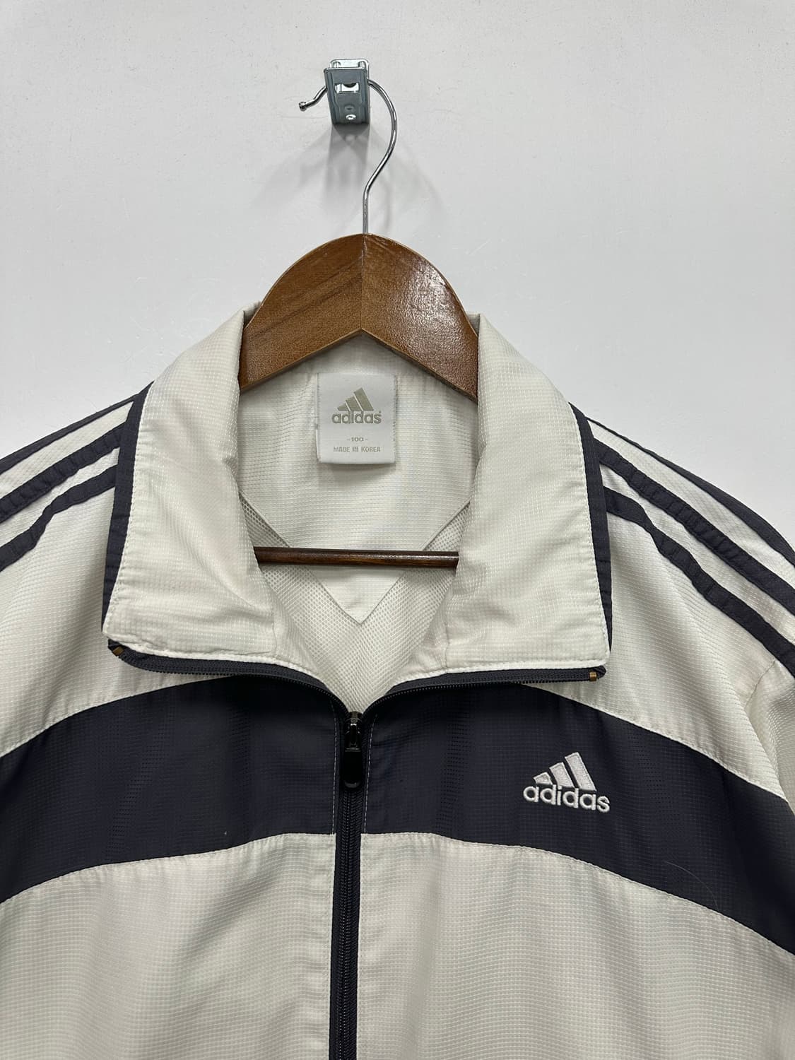 아디다스 화이트 마샬아츠 바람막이  상품이미지2