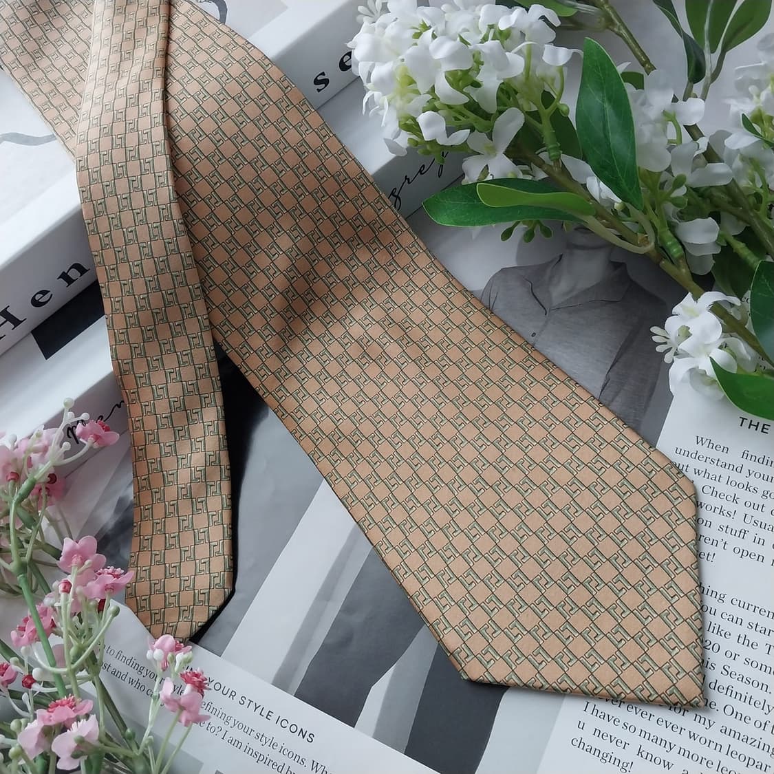 랑방 실크 베이지&그린 자카드 패턴 넥타이 9.3cm A등급 K1481
 상품이미지2