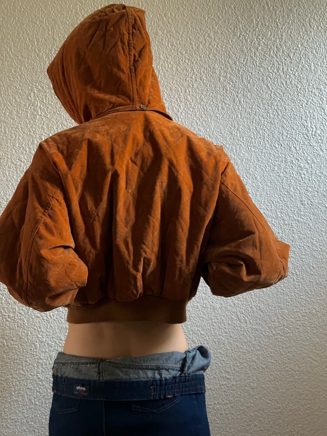 C.V.T. 페이크 레더 크롭 후드 봄버 상품이미지2