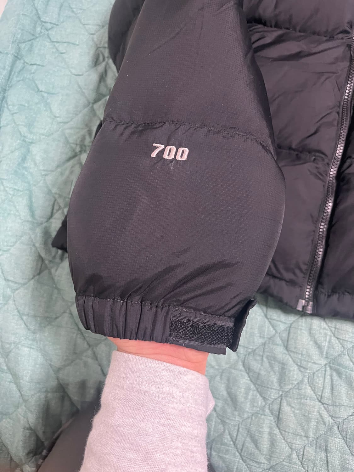 노스페이스 700 중앙로고 패딩 Msize 블랙(무광) 상품이미지4