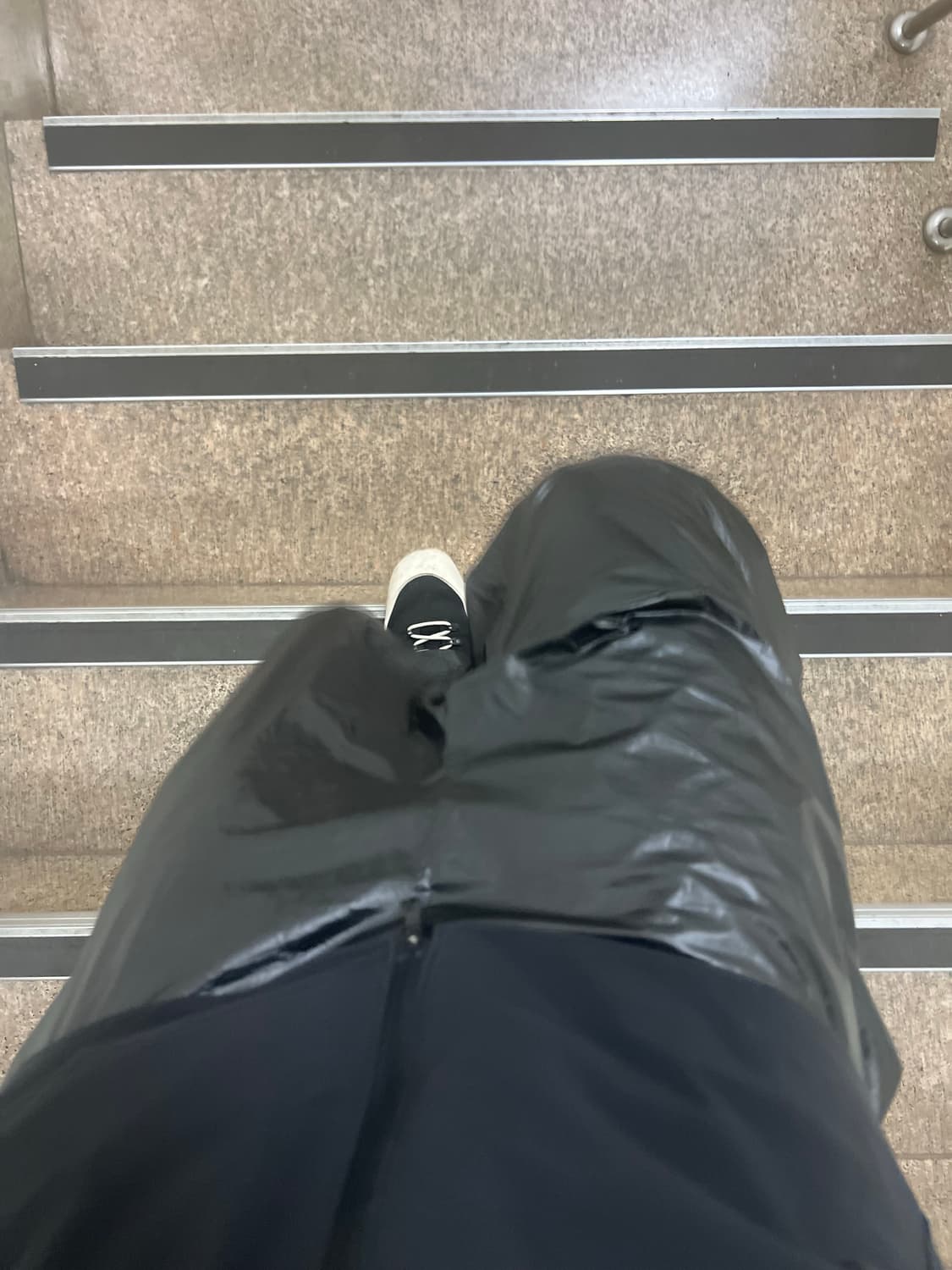 머듈 파자마 팬츠 글로시 블랙 2사이즈 판매합니다 상품이미지2
