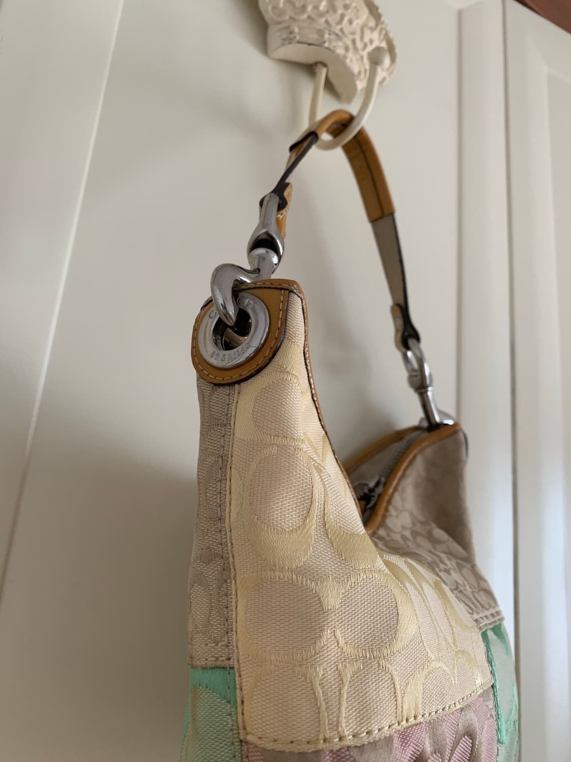 코치 호보 패치 백. 스몰사이즈 상품이미지6