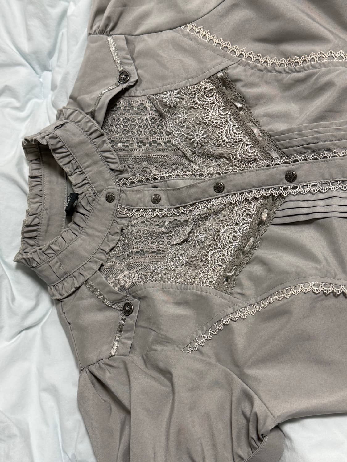 오즈온 ozz on 빈티지 레이스 반팔 블라우스 그레이 상품이미지3