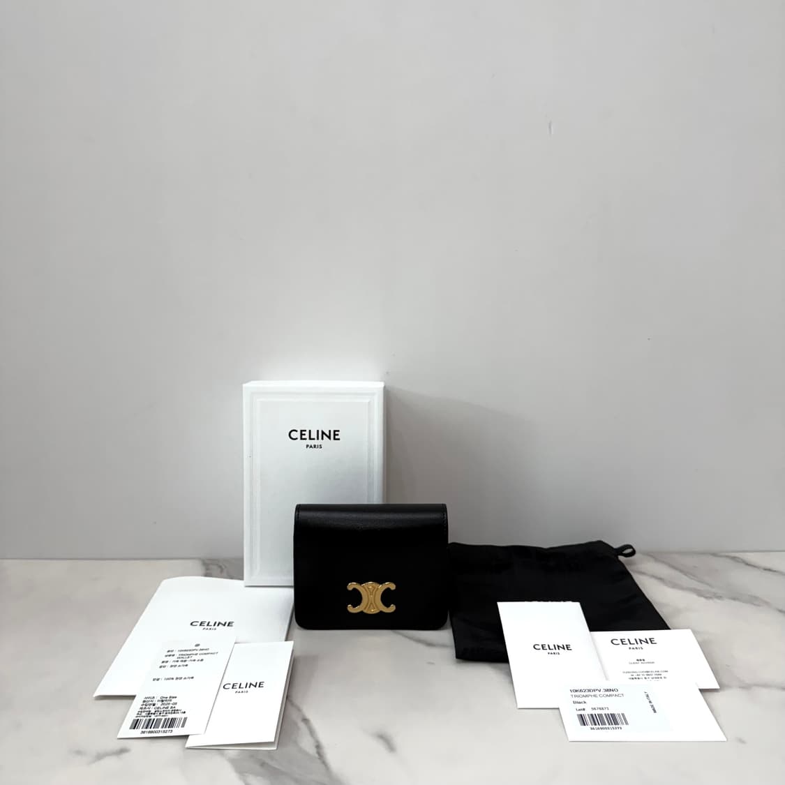 셀린느 트리옹프 카프스킨 컴팩트 월렛 여성 반지갑 블랙 상품이미지1