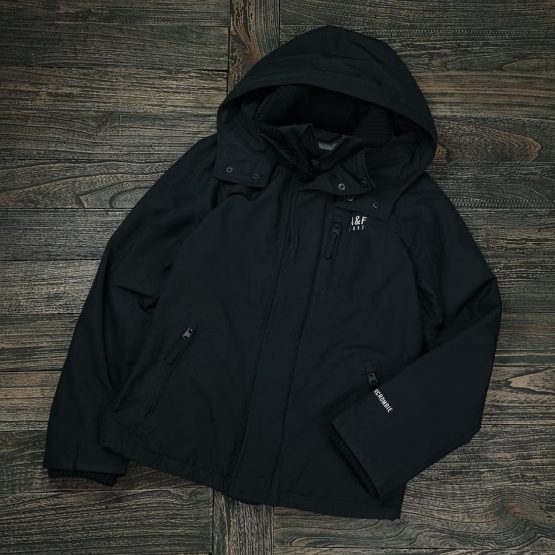 [아베크롬비] 로고 프린팅 바람막이 자켓 블랙 M16897 상품이미지1