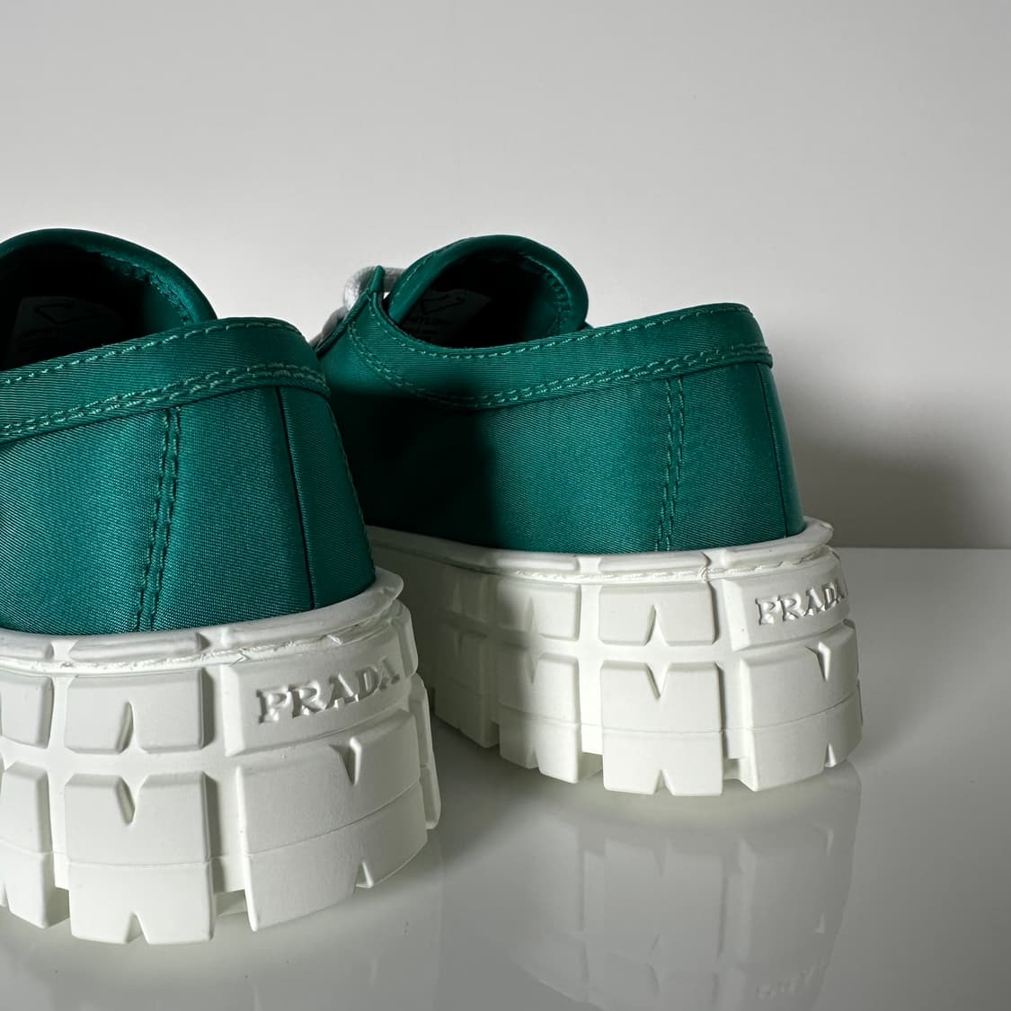 프라다 더블 휠 나일론 개버딘 스니커즈 상품이미지2