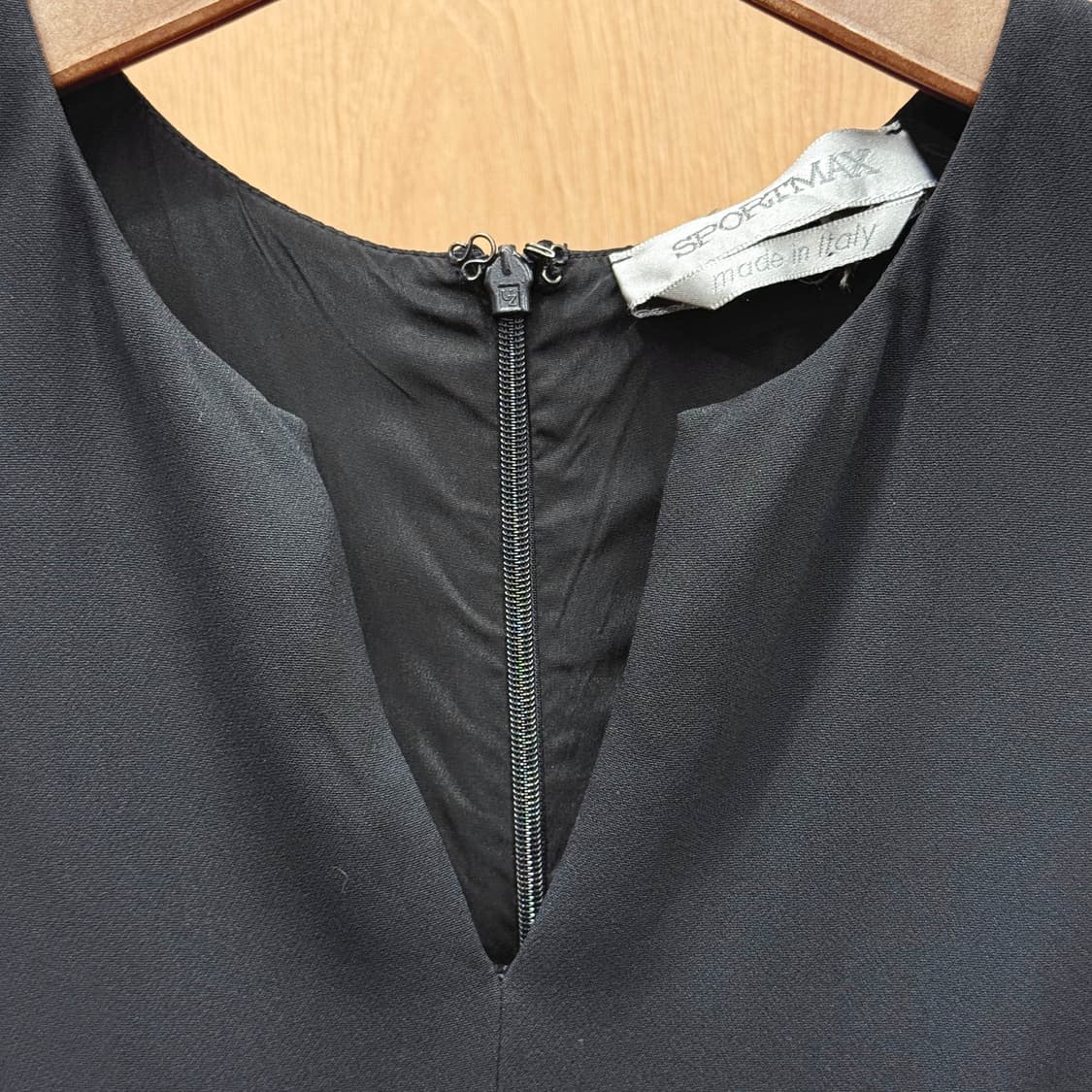 막스마라 스포트막스 브이넥 슬리브리스 플레어 미니 원피스 블랙 상품이미지6