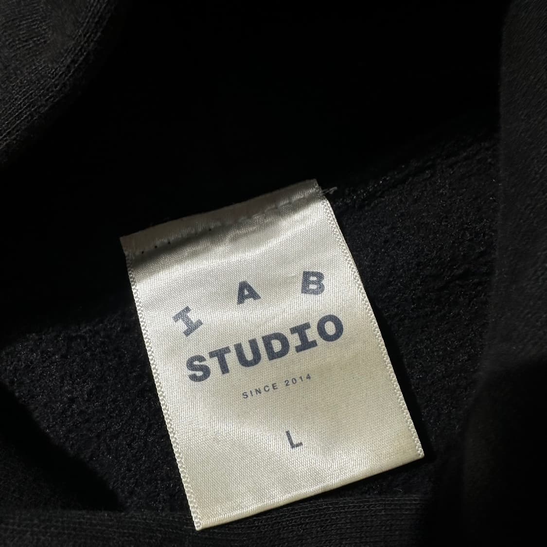 아이앱 스튜디오 백로고 후드 블랙 상품이미지5