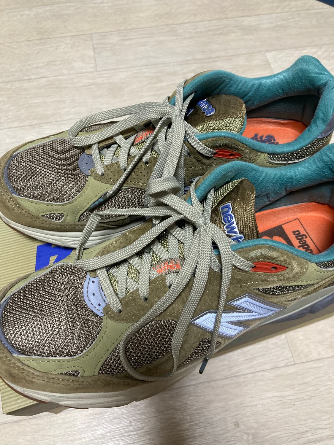 뉴발란스 보데가 990V3 US9 상품이미지2