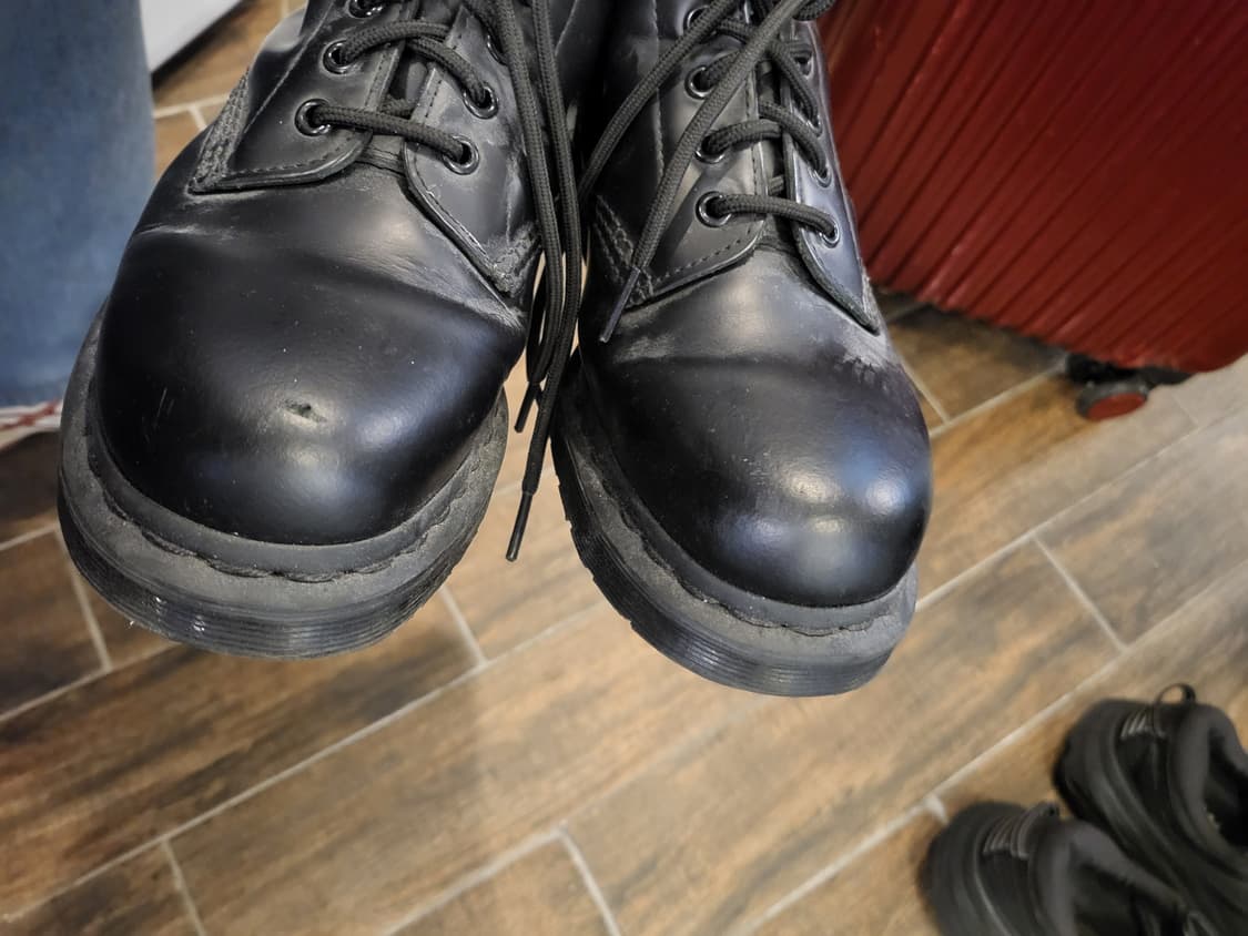 닥터마틴 블랙 8홀 부츠 14353 상품이미지5