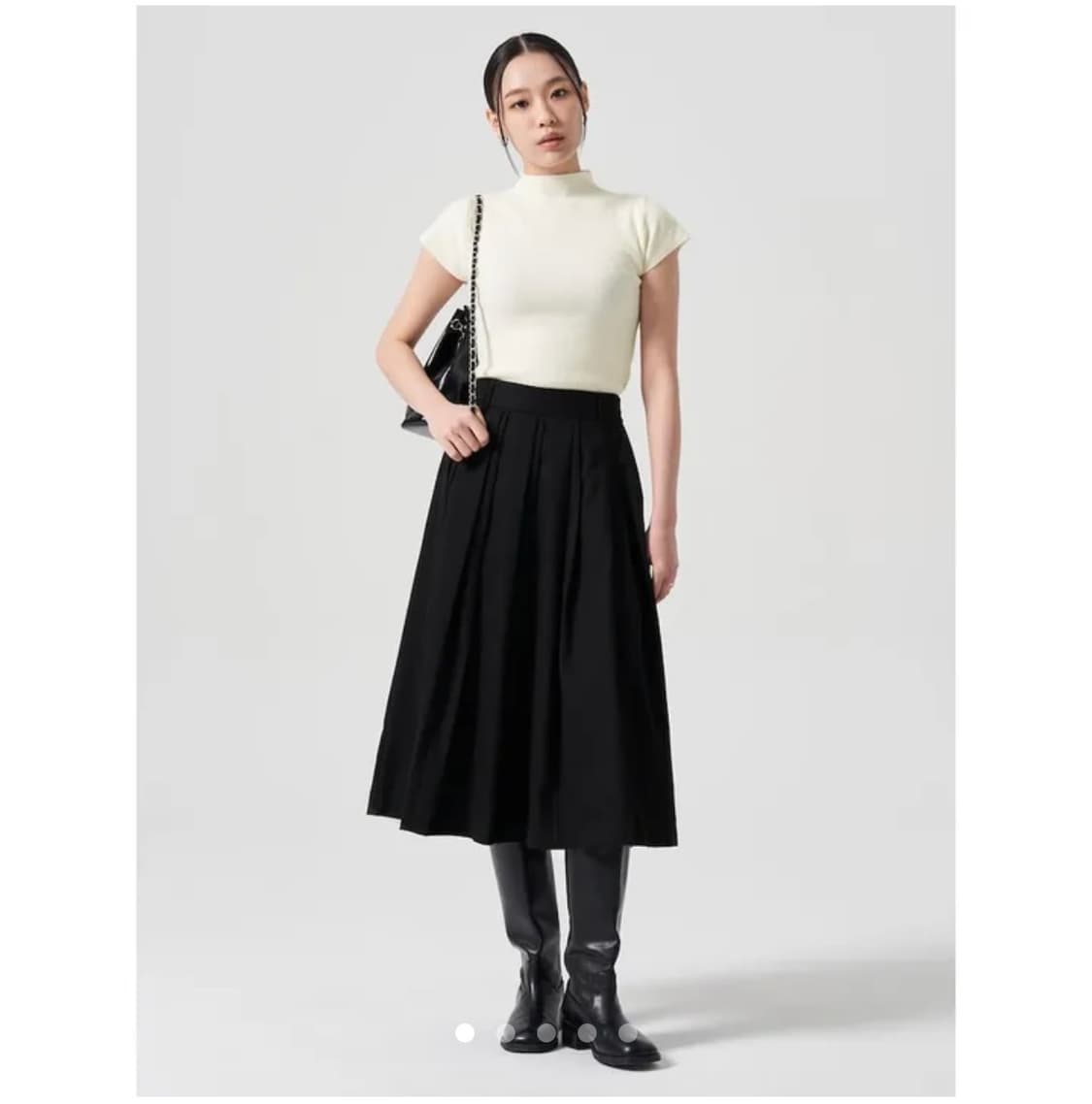 에잇세컨즈 플리츠 미디스커트 블랙 (324127LY25) 상품이미지1