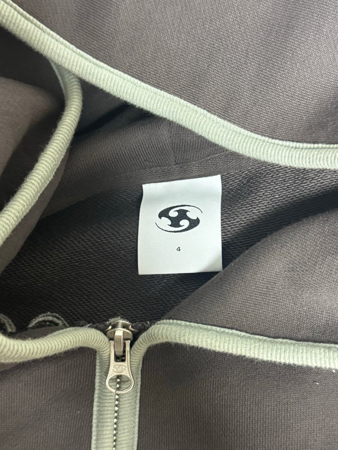 24ss 산산기어 브라운 후드집업 4사이즈 팝니다 상품이미지3