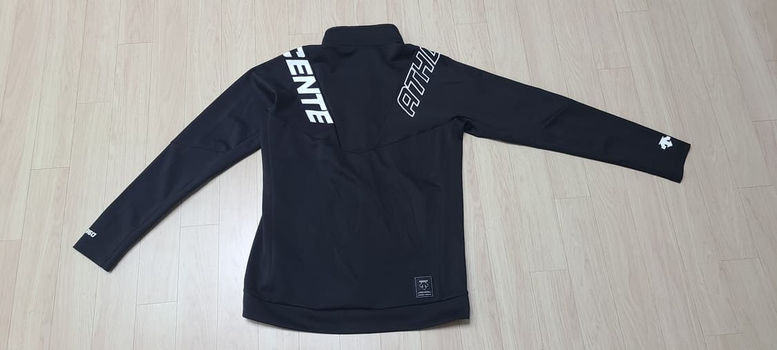 데상트  트랙탑  상품이미지4