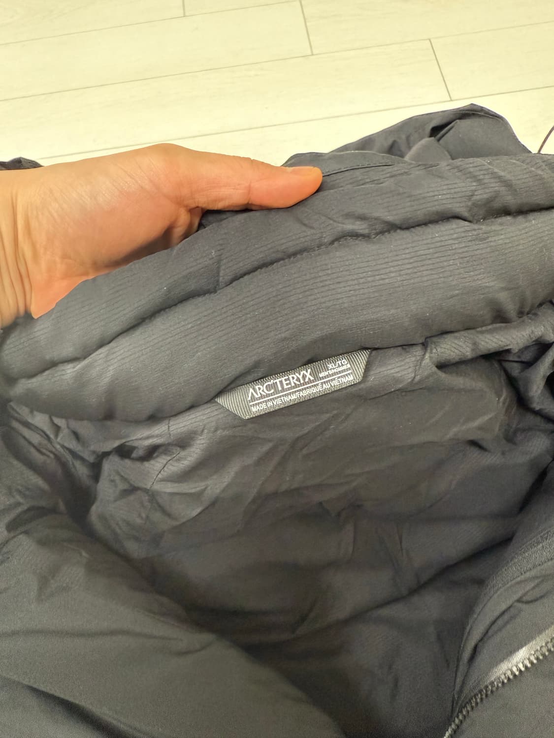 아크테릭스 피슬 sv 다운 XL 사이즈 블랙 색상 상품이미지6