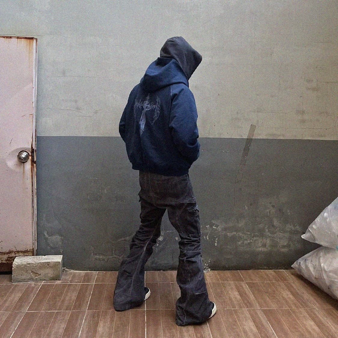 [착용 1회] AOP 에이옵 나팔 플레어 카고 팬츠 - 스톤 블랙 상품이미지9