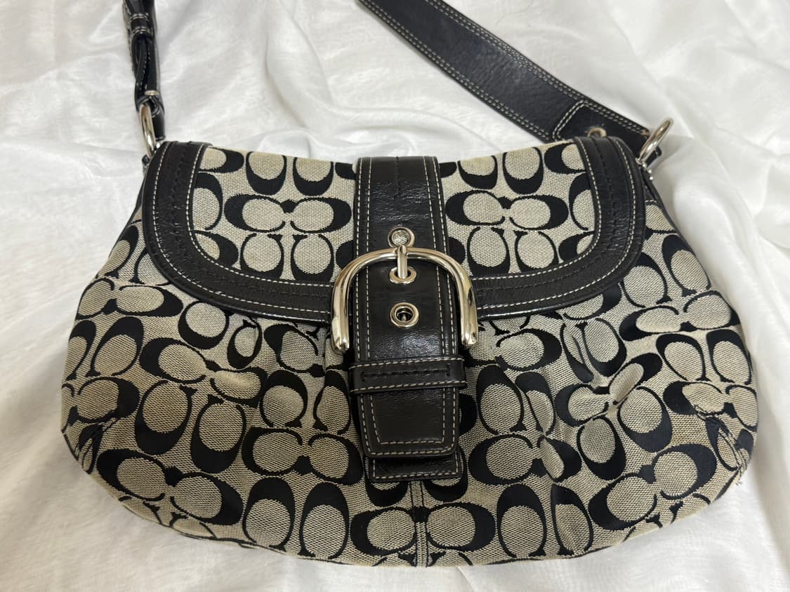 코치 버클 숄더백 블랙 상품이미지5