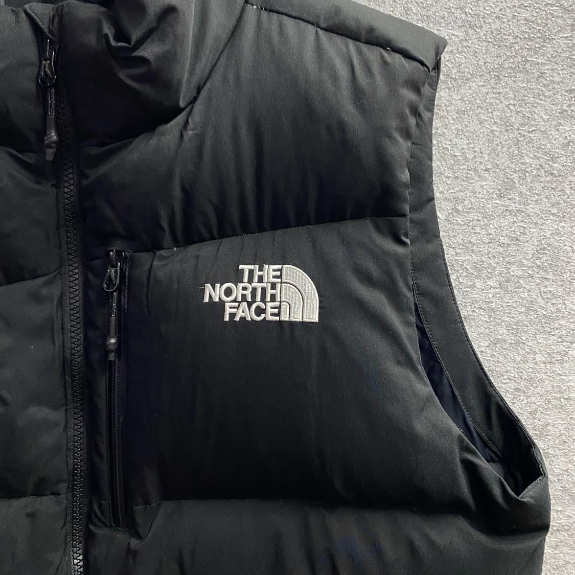 노스페이스 스몰로고 구스다운 블랙 패딩 조끼 B3898 상품이미지3