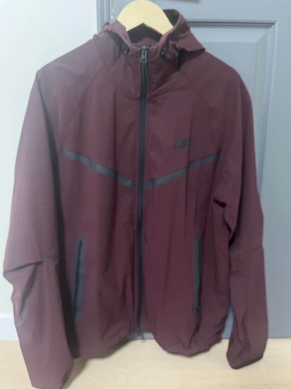 HM7152-652 나이키 테크 윈드러너 버건디 상품이미지1