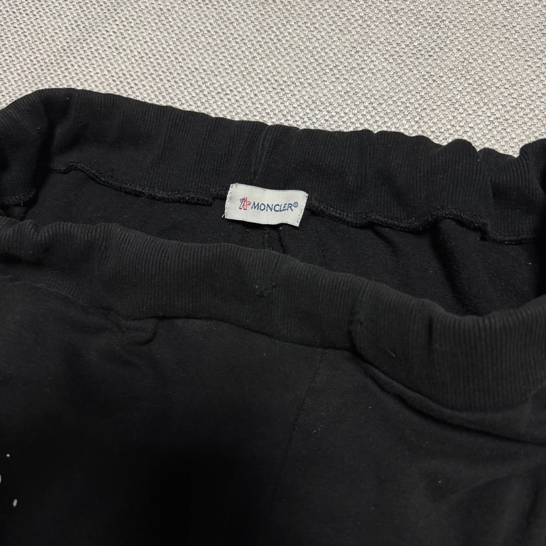 몽클레어 페인팅 반바지 상품이미지3